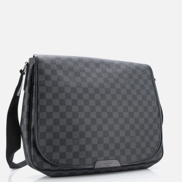 Auth Louis Vuitton Daniel GM Shoulder Bag Messenger Damier Graphite N58033 - Picture 2 of 16